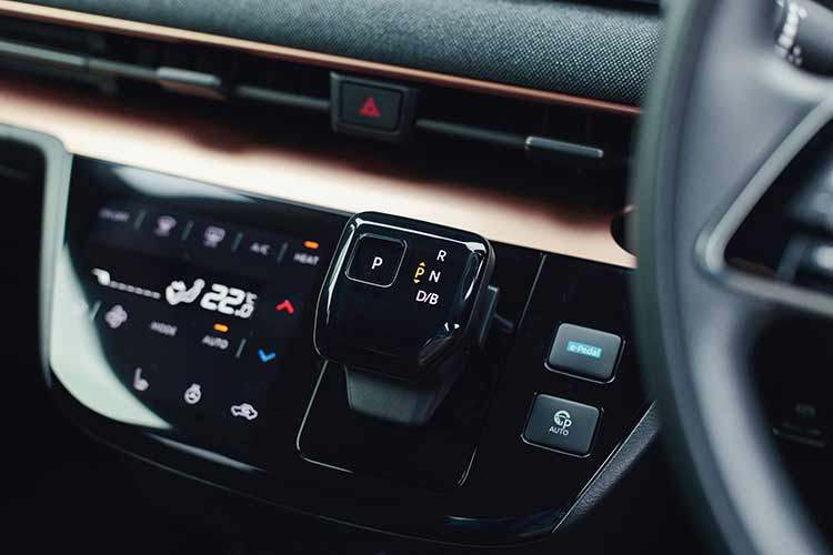 Tất nhiên, các hãng ôtô không chỉ tập trung vào mảng xe kei car thuần điện. Thay vào đó, các hãng còn nhắm đến những phân khúc xe điện cỡ lớn hơn để có lợi nhuận cao hơn. Có thể thấy rõ xu hướng này qua những mẫu ôtô sẽ được trưng bày trong triển lãm Japan Mobility Show 2023 diễn ra ở Nhật Bản vào tuần này.