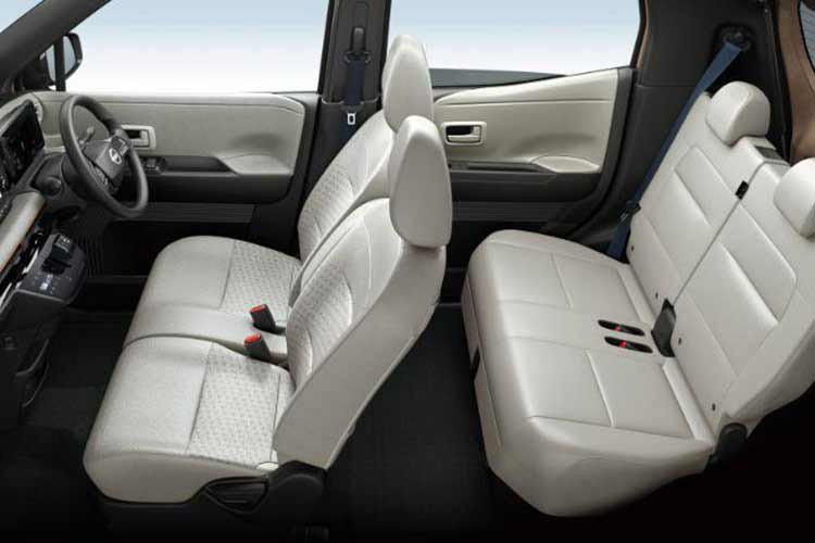 Tuy thành công tại Nhật Bản nhưng Nissan Sakura và Mitsubishi eK X lại chưa được mở rộng sang thị trường quốc tế vì một số lý do như đáp ứng tiêu chuẩn an toàn khi va chạm ở một số quốc gia hay quy định về dung tích động cơ và tốc độ tối đa. Cả hai mẫu ôtô điện này đều có vận tốc tối đa chỉ 130 km/h. 