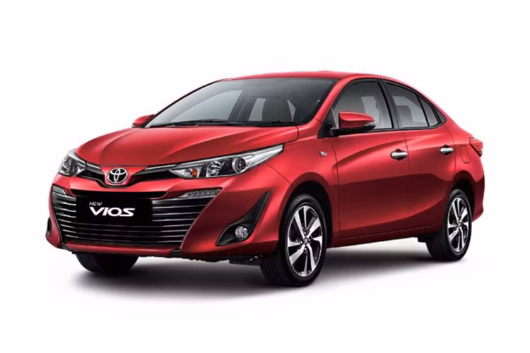 Sản phẩm cuối cùng và cũng là xe lắp ráp duy nhất được nâng cấp lần này là Vios. Mẫu xe "quốc dân" bán chạy nhất phân khúc sẽ có rất nhiều thay đổi, từ thiết kế tới công nghệ, để khẳng định vị thế trước những đối thủ. về thiết kế, so với phiên bản tiền nhiệm thì Toyota Vios mới có thiết kế lại trau chuốt hơn, đường nét hơn và đặc biệt là cá tính hơn, trẻ trung hơn.