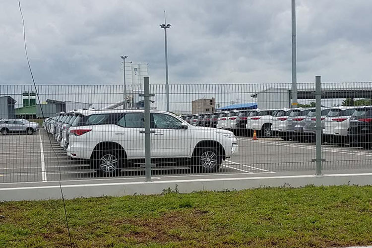 Nghị định 116/2017 đã khiến cho các mẫu xe ôtô Toyota nhập khẩu chững lại Fortuner phiên bản mới và Wigo được lên kế hoạch ra mắt từ tháng 1 nhưng không thành. Yaris bản nâng cấp nằm chờ tại nhà máy hàng tháng trời mà chưa thể ra mắt. Những tháng vừa qua, doanh số xe Toyota nhập khẩu gần như bằng 0 trong nhiều tháng qua.