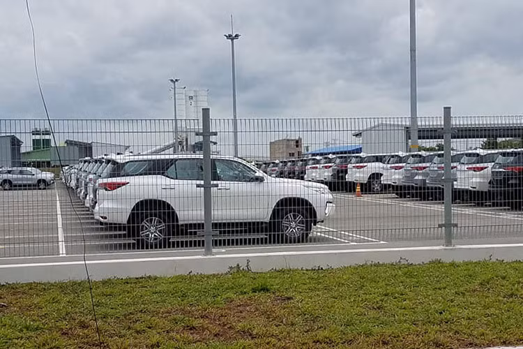 Nghị định 116/2017 đã khiến cho các mẫu xe ôtô Toyota nhập khẩu chững lại Fortuner phiên bản mới và Wigo được lên kế hoạch ra mắt từ tháng 1 nhưng không thành. Yaris bản nâng cấp nằm chờ tại nhà máy hàng tháng trời mà chưa thể ra mắt. Những tháng vừa qua, doanh số xe Toyota nhập khẩu gần như bằng 0 trong nhiều tháng qua.