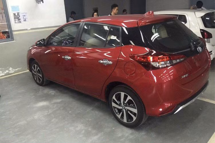 Động cơ của Toyota Yaris 2018 tại thị trường Thái Lan là máy xăng 4 xy-lanh, Dual VVT-i, dung tích 1,2 lít, sản sinh công suất tối đa 86 mã lực tại vòng tua máy 6.000 vòng/phút và mô-men xoắn cực đại 108 Nm tại vòng tua máy 4.000 vòng/phút. Hộp số loại Super CVT-i, tiêu thụ lượng xăng trung bình 20 km/lít, tương đương 5 lít/100 km.
