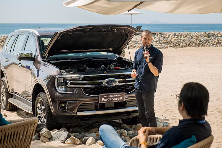 Ford Everest 2023 thế hệ mới về thị trường Việt Nam được trang bị hàng loạt công nghệ mới, từ khung vỏ vô cùng vững chắc và an toàn, các công nghệ hỗ trợ người lái đến hệ thống cảm biến thông minh. Bên cạnh đó là tính năng hỗ trợ người lái được cải tiến.