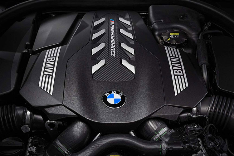 BMW 8-Series 2019 hoàn toàn mới sẽ có hai phiên bản: bản động cơ xăng V8 4.4L (M850i xDrive) sản sinh công suất 523 mã lực và mô-men xoắn cực đại 750 Nm, và bản động cơ dầu I6 3.0L (840d xDrive) cho công suất 315 mã lực và mô-men xoắn cực đại 680 Nm.