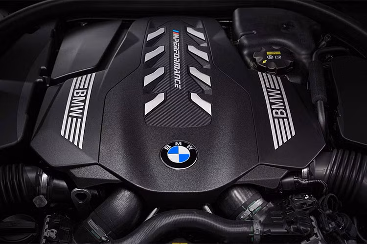 BMW 8-Series 2019 hoàn toàn mới sẽ có hai phiên bản: bản động cơ xăng V8 4.4L (M850i xDrive) sản sinh công suất 523 mã lực và mô-men xoắn cực đại 750 Nm, và bản động cơ dầu I6 3.0L (840d xDrive) cho công suất 315 mã lực và mô-men xoắn cực đại 680 Nm.
