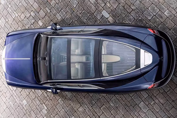 Phải mất hơn 4 năm, Giles Taylor, Giám đốc thiết kế của Rolls-Royce và các cộng sự mới biến cảm hứng thành thiết kế và sản phẩm hoàn thiện. Kết quả, Rolls-Royce Sweptail sở hữu nhiều chi tiết độc đáo, duy nhất.