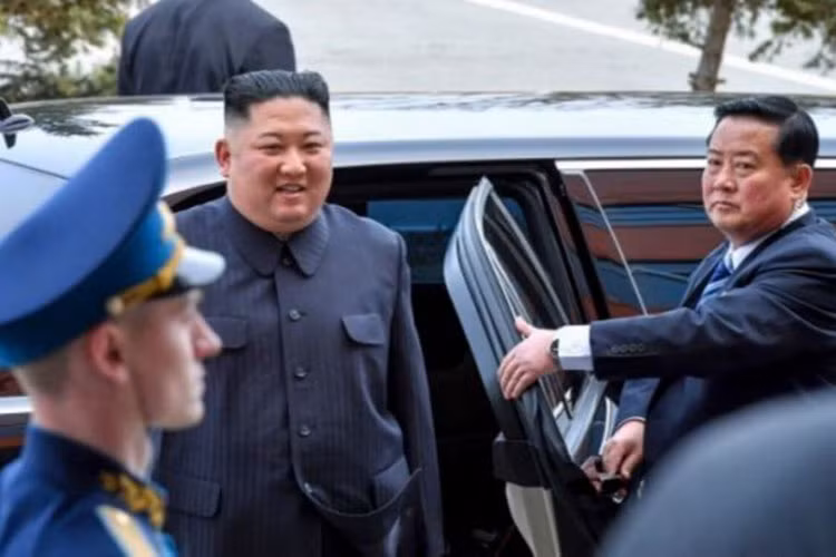 Hai năm sau đó, cũng đã có một vài chiếc Mercedes-Benz S600 với cấu hình khác lại xuất hiện trong đoàn diễu hành của quân đội Triều Tiên ở Bình Nhưỡng. Đến khoảng giữa năm 2013-2014, một lô xe Mercedes-Benz S600 với cấu hình khác nữa tiếp tục được đưa về Triều Tiên.