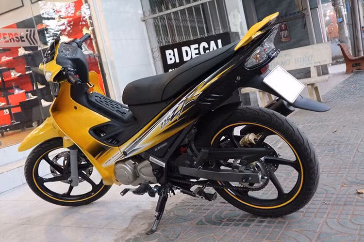 Tại thị trường Malaysia, giá xe Yamaha 125ZR phiên bản mới nhất hiện vẫn giữ nguyên ở mức 7.269 RM (tương đương khoảng hơn 40 triệu đồng). Hiện tại, những chiếc xe này vẫn được nhiều cửa hàng nhập khẩu xe máy tại Việt Nam đưa về nhưng chủ yếu khu vực phía Nam.
