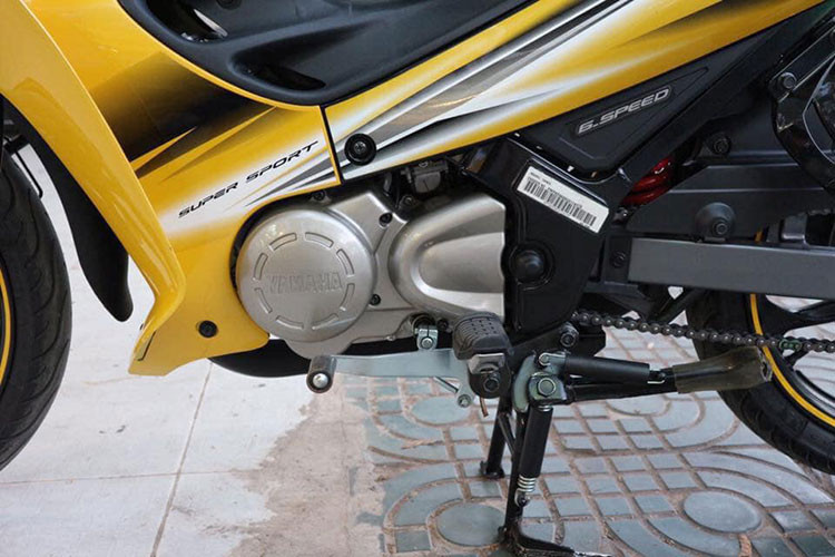 Giống như phiên bản trước đó động cơ này vẫn có công suất lên tới 17,5 PS và mô-men xoắn tới 16,18 Nm dù chỉ có dung tích 125cc. Đi kèm với động cơ là hộp số côn tay 6 cấp (1 tiến, 2 - 3 - 4 -5 -6 móc), giúp chiếc xe có thể đạt được tốc độ tối đa lên tới khoảng 150 km/h.