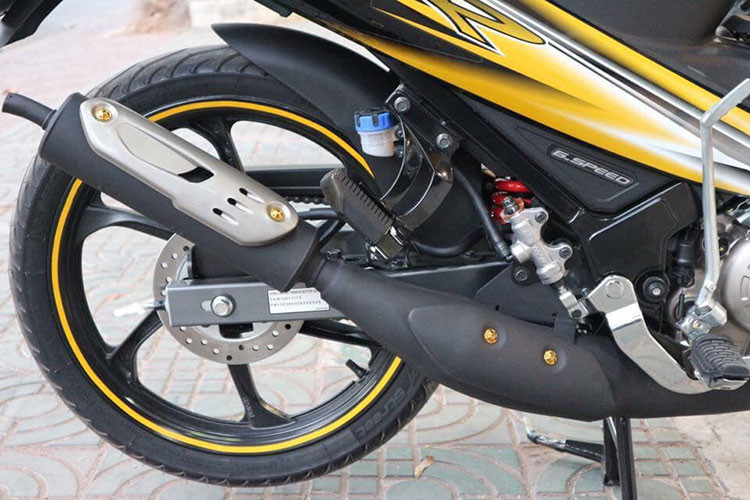 125 ZR được hãng xe máy Yamaha thiết kế hướng đến người dùng là tín đồ đam mê tốc độ và yêu thích phong cách dòng sport bike. Xe có kích thước dài, rộng, cao lần lượt là 1.900 x 675 1.040 mm, chiều cao yên xe 752 mm và trục cơ sở 1.250 mm. Trọng lượng xe 106 kg và dung tích bình xăng 5,5 lít.