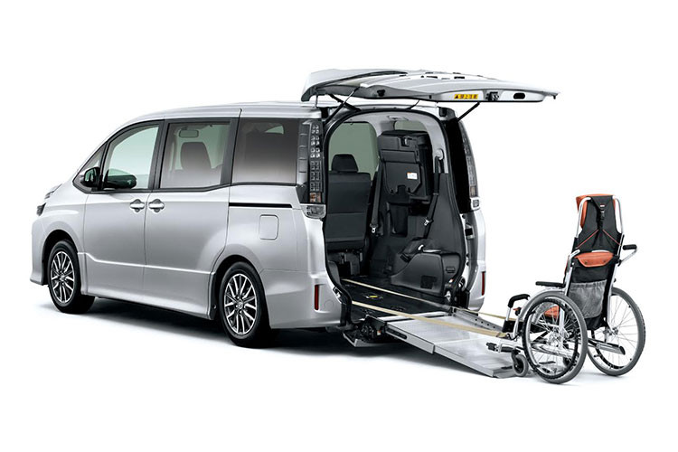 Các phương tiện của Toyota sẽ được trang bị các gói công nghệ an toàn tân tiến nhất chẳng hạn như hệ thống an toàn Toyota (Toyota Safety Sense), hệ thống an toàn Lexus (Lexus Safety System+), hệ thống phanh hỗ trợ dừng đỗ (Parking Support Brake) – công nghệ giúp giảm thiểu va chạm có thể xảy ra khi đưa xe vào khu vực đỗ xe. 