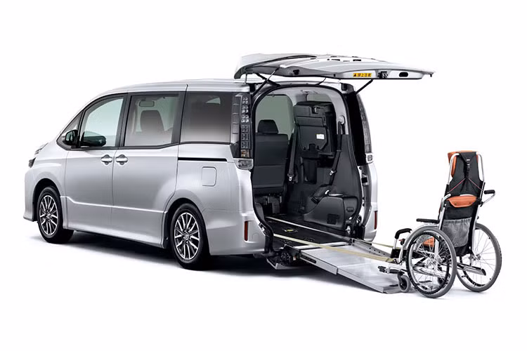 Các phương tiện của Toyota sẽ được trang bị các gói công nghệ an toàn tân tiến nhất chẳng hạn như hệ thống an toàn Toyota (Toyota Safety Sense), hệ thống an toàn Lexus (Lexus Safety System+), hệ thống phanh hỗ trợ dừng đỗ (Parking Support Brake) – công nghệ giúp giảm thiểu va chạm có thể xảy ra khi đưa xe vào khu vực đỗ xe. 