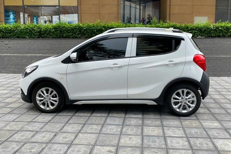 Theo đánh giá của những người từng dành nhiều thời gian trải nghiệm mẫu xe này, Fadil được đánh giá cao bởi khả năng vận hành mạnh mẽ nhờ khối động cơ 1.4L trội nhất phân khúc. Khả năng cách âm tốt, vô lăng nhẹ, bán kính quay đầu tốt, dễ xoay trở trong nội đô và danh mục trang bị an toàn là điều đáng tự hào trên mẫu xe hạng A mang logo hình chữ V này.