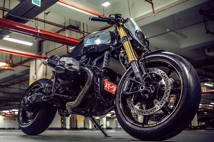 Mang cái tên “Paranoia” (sự kiên ngạo) để nhấn mạnh về đặc tính của mẫu xế độ R Nine T Custom - Với những gì thể hiện từ bàn tay của các thợ độ tại Đài Loan, đây quả là một tuyệt phẩm mang đậm "sự kiêu ngạo" đúng như cái tên của nó.