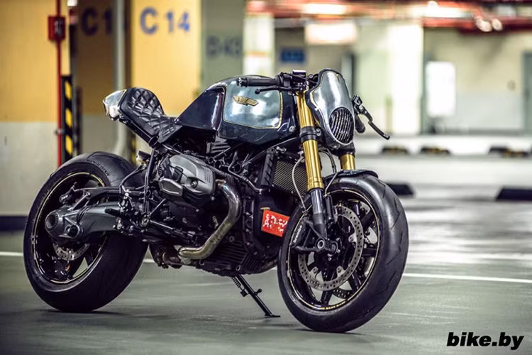  R nine T custom là một dự án được BMW Mototorrad xây dựng dành cho những khách hàng đang tìm kiếm phong cách Cafe racer hiện hữu trên chiếc xe môtô theo ý tưởng của riêng mình.
