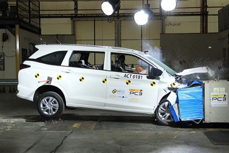 Honda va Suzuki thoat an gian lan an toan, Toyota van bi dieu tra-Hinh-2