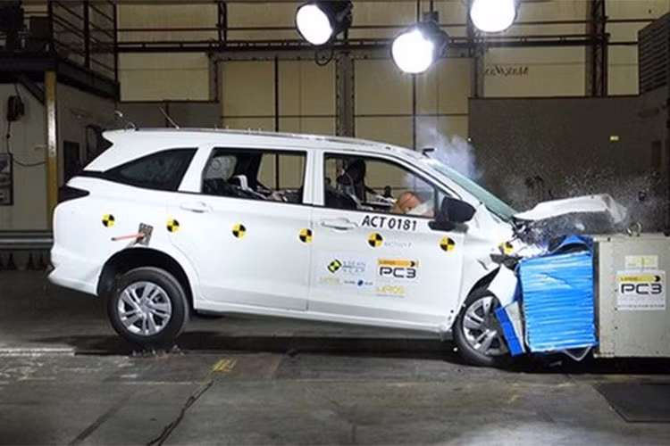 Honda va Suzuki thoat an gian lan an toan, Toyota van bi dieu tra-Hinh-2