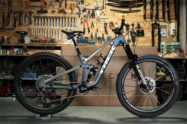 Một số thông tin cho biết, Cường Đô la phải chi hơn 500 triệu đồng để lắp ráp chiếc xe Trek Slash 9.9 Project On độc nhất Việt Nam. Với nhiều người số tiền trên có thể chọn mua các xe ôtô như Toyota Vios, Hyundai Accent, Kia Sonet, Hyundai Grand i10 hay Mazda2.