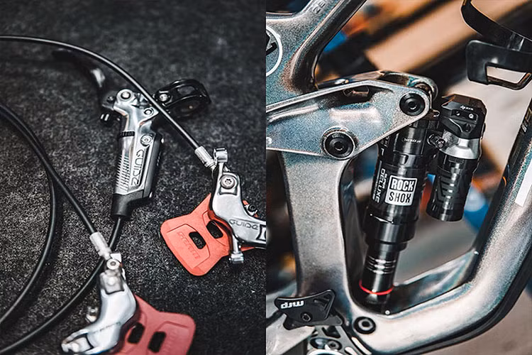 Ngoài ra bộ truyền động đến từ XX SL Eagle AXS Transmission dùng kết nối không dây để thay đổi tỉ số truyền khoảng 70 triệu đồng, bộ vành lắp trên xe là Syncros Silverton SL với điểm nhấn là bộ tem Syncros có màu sơn đen mờ, giá tiền cho bộ vành này là 120 triệu đồng.