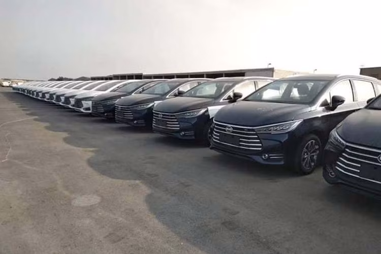 Mẫu xe BYD Song Max giá rẻ từng được giới thiệu tại triển lãm xe hơi Thượng Hải vào tháng 4/2017 và phiên bản nâng cấp mới được ra mắt vào giữa năm ngoái. Mới đây, một số hình ảnh được cho là chụp tại cảng hàng hoá tại Việt Nam đã bắt gặp một số lượng chiếc xe này được nhập khẩu.