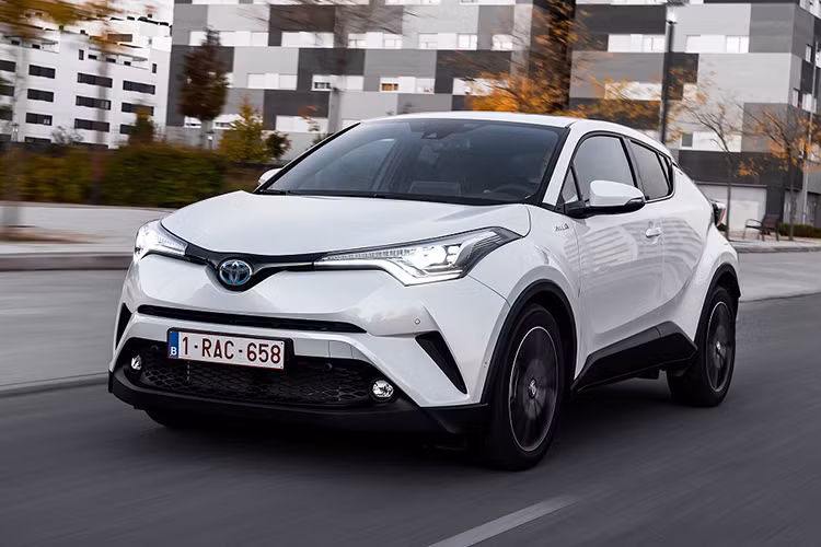 Toyota C-HR 2017 đang được bán ở quê nhà Nhật Bản với giá khởi điểm 2.516.400 Yên, tương đương 514 triệu đồng. Toyota dự kiến sẽ mở rộng phạm vi bán mẫu xe này ở hơn 100 thị trường khác nhau, để đáp ứng nhu cầu xe SUV cỡ nhỏ ngày càng tăng, cũng như cạnh tranh với Honda HR-V, Mazda CX-3...