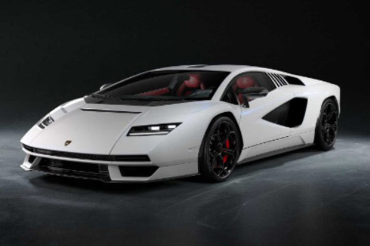 Mặc dù chiếc siêu xe Lamborghini Countach LPI 800-4 có giá bán công bố từ chính hãng là 2,64 triệu đô la, nhưng với mức độ hiếm và khó mua của nó khi chỉ được sản xuất giới hạn đúng 112 chiếc, dự đoán khi về đến Việt Nam và ra biển số trắng thì mức giá xe sẽ lên đến gần 300 tỷ đồng. 