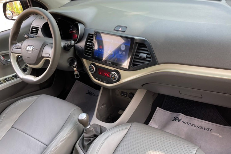 KIA Morning 2018-2019 đã hết thời hạn bảo hành. Tuy nhiên, với những chiếc xe được chủ nhân giữ gìn, số ODO thấp và thực hiện bảo dưỡng đều đặn đều có chất lượng tốt, giảm thiểu tối đa hỏng hóc, gây tốn kém cho người mua. Xe sử dụng số sàn 5 cấp, động cơ 1.25L (có công suất tối đa 83 mã lực). Khối động cơ này có độ vọt và chở tải tốt hơn động cơ 1.0L đời trước.