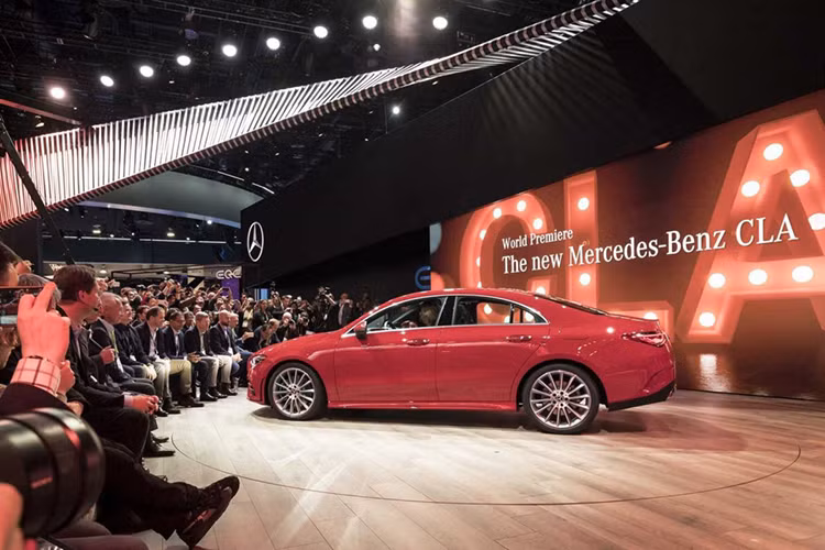 Mercedes-Benz CLA Coupe thế hệ thứ hai vừa ra mắt tại CES 2019 thuộc bản CLA 250 với trang bị động cơ xăng 4 xylanh, tăng áp turbo, sản sinh công suất 222 mã lực và mômen xoắn cực đại 350 Nm. Đi kèm với động cơ này sẽ là hộp số ly hợp kép 7 cấp. Các tùy chọn động cơ khác của CLA Coupe thế hệ mới vẫn chưa được hãng xe Đức công bố chi tiết.