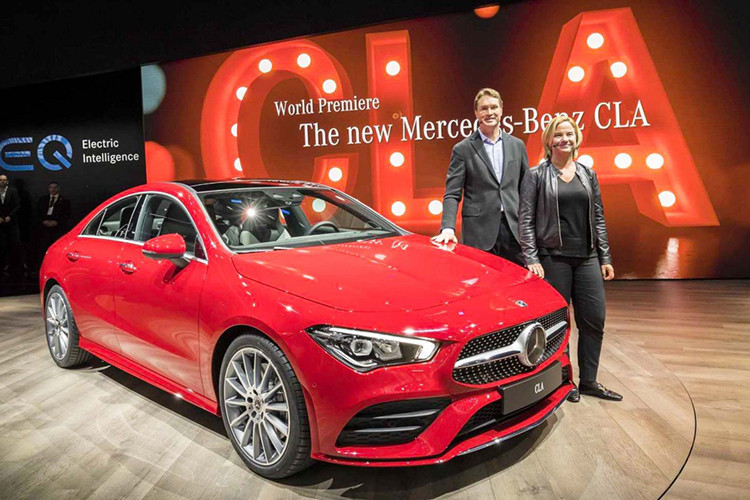 Mercedes-Benz CLA Coupe thế hệ mới sẽ có khá nhiều tính năng an toàn tương tự như dòng xe cao cấp S-Class. Có thể kể đến một số cái tên như tính năng lái bán tự động, hệ thống hỗ trợ dừng xe khẩn cấp chủ động, hệ thống hỗ trợ giữ làn và rất nhiều tính năng an toàn khác... Mercedes-Benz CLA 2020 sẽ có mặt trên thị trường châu Âu vào giữa năm nay