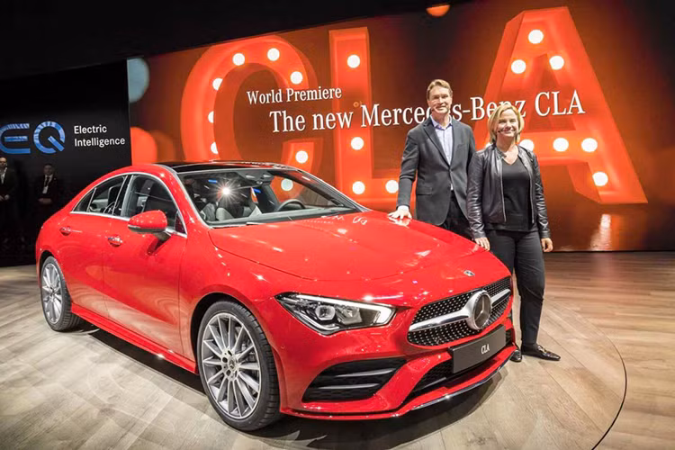 Mercedes-Benz CLA Coupe thế hệ mới sẽ có khá nhiều tính năng an toàn tương tự như dòng xe cao cấp S-Class. Có thể kể đến một số cái tên như tính năng lái bán tự động, hệ thống hỗ trợ dừng xe khẩn cấp chủ động, hệ thống hỗ trợ giữ làn và rất nhiều tính năng an toàn khác... Mercedes-Benz CLA 2020 sẽ có mặt trên thị trường châu Âu vào giữa năm nay