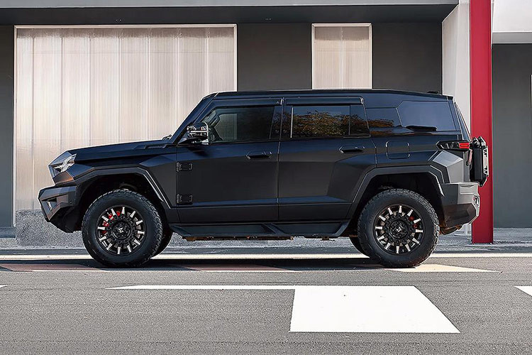 Cụ thể hơn thì loại truyền động trên mẫu xe SUV Dongfeng Mengshi M-Hero 917 của Trung Quốc là loại hybrid sạc điện có thể đạt công suất trên 1.000 mã lực. Phiên bản EV sử dụng pin CATL Qilin dung lượng 142,7 kWh, cho khả năng di chuyển lên đến 505 km sau mỗi lần sạc đầy.