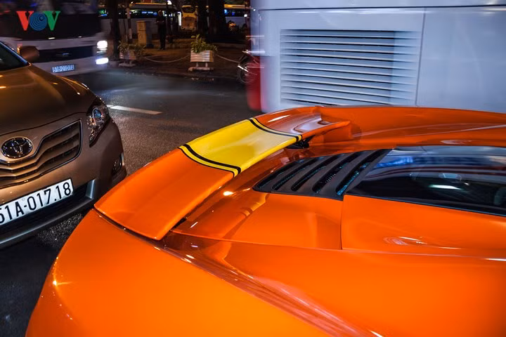 Mclaren 650S sử dụng động cơ V8 3.8 lít tăng áp kép, sản sinh công suất cực đại 640 mã lực và 680 Nm mômen xoắn.