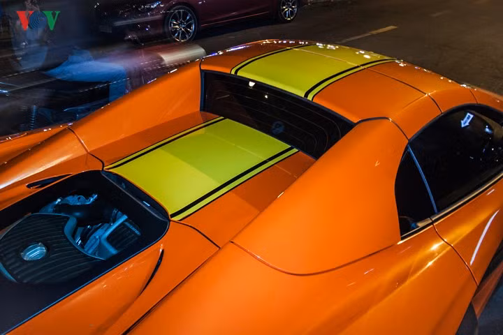 Xe có thể tăng tốc 0 -100 km/h trong 3 giây và có tốc độ tối đa 333 km/h.