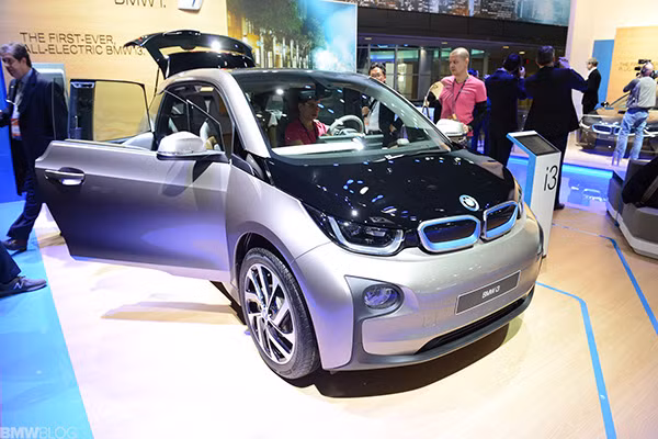 BMW i3 moi co the di chuyen 193 km chi mot lan sac-Hinh-2