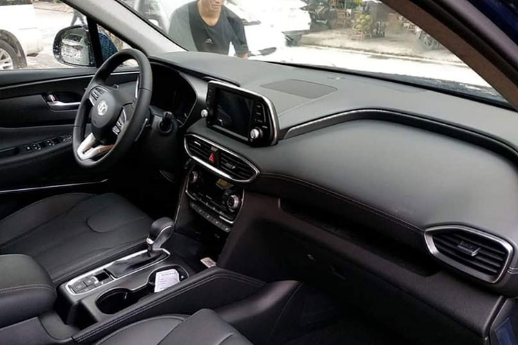 Máy xăng có công suất 188 mã lực trong khi máy dầu cho công suất tới 202 mã lực. Hệ dẫn động 4 bánh HTRAC có trên bản đặc biệt. Nguồn thông tin rò rỉ cho thấy bản máy xăng sẽ có hộp số 6 cấp, máy dầu sử dụng loại 8 cấp mới. Động cơ xăng tăng áp không xuất hiện ở Việt Nam.