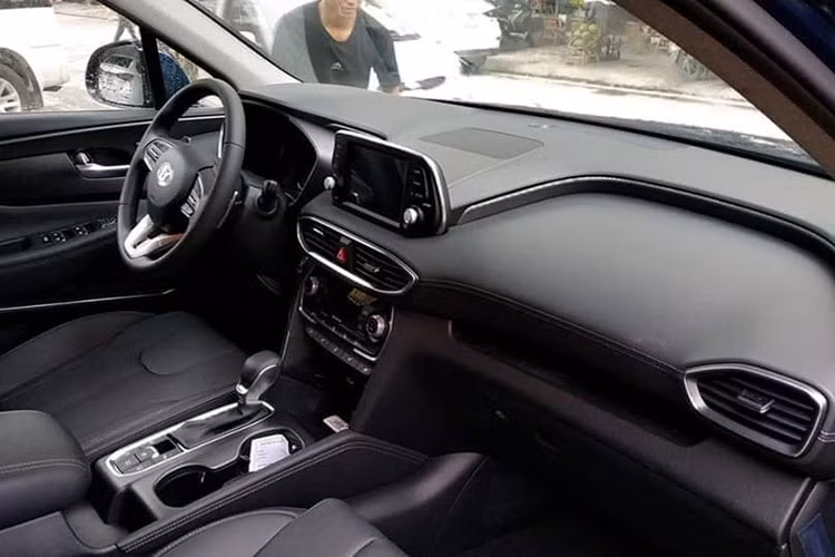 Máy xăng có công suất 188 mã lực trong khi máy dầu cho công suất tới 202 mã lực. Hệ dẫn động 4 bánh HTRAC có trên bản đặc biệt. Nguồn thông tin rò rỉ cho thấy bản máy xăng sẽ có hộp số 6 cấp, máy dầu sử dụng loại 8 cấp mới. Động cơ xăng tăng áp không xuất hiện ở Việt Nam.