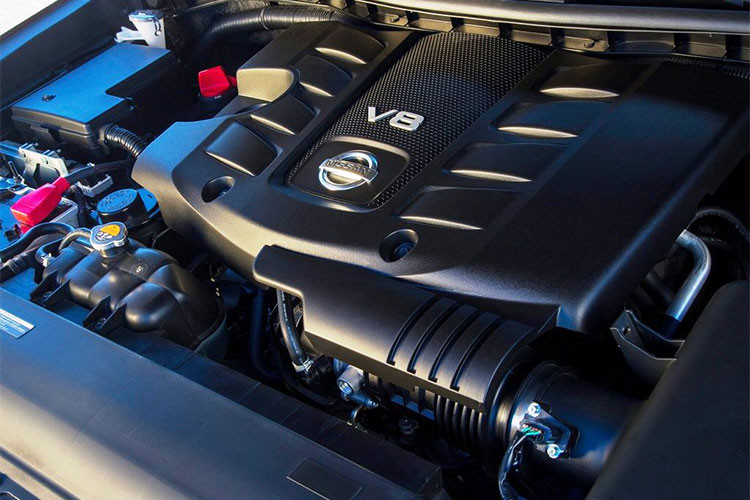 Phiên bản Platinum có giá 59.690 USD (khoảng 1,3 tỷ đồng) được trang bị cửa sổ trời, bọc da cả táp-pi cửa, hệ thống giải trí ghế sau với 2 màn hình 7 inch. Các hệ thống hỗ trợ lái xe bao gồm: Hệ thống camera quan sát xung quanh xe thông minh (Intelligent Around View Monitor), hệ thống hỗ trợ điều khiển khoảng cách (Distance Control Assist) và gương chiếu hậu thông minh,…