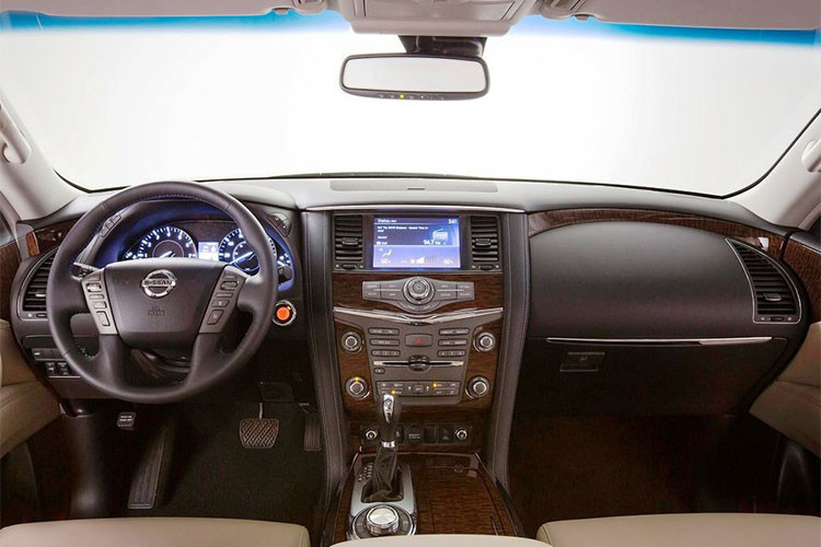 Phiên bản SV của Nissan Armada 2019 sẽ được thêm các trang bị tiêu chuẩn như: đèn pha LED, mâm 18 inch, vô lăng bọc da, 8 ghế ngồi, hệ thống âm thanh Bose 13 loa + loa siêu trầm, hệ thống thông tin giải trí NissanConnect 8.0 inch và bộ thu phát vô tuyến HomeLink.