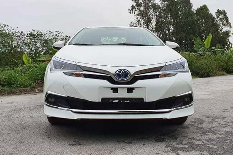 Với mức giá xe Toyota Corolla Hybrid 2019 được chào bán trên các diễn đàn xe cũ từ mạng xã hội chỉ vào khoảng hơn 300 triệu đồng, nhiều người dùng đang quan tâm đến mẫu xe này hiện đang đặt dấu hỏi lớn rằng liệu nó có thể lăn bánh tại Việt Nam hay không, việc mua bán sẽ như thế nào, sau khi sử dụng việc đăng kiểm sẽ ra sao...?