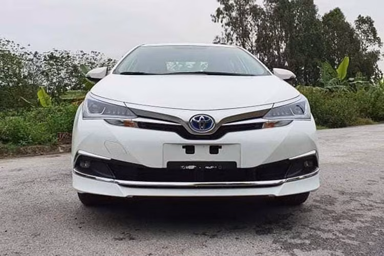 Với mức giá xe Toyota Corolla Hybrid 2019 được chào bán trên các diễn đàn xe cũ từ mạng xã hội chỉ vào khoảng hơn 300 triệu đồng, nhiều người dùng đang quan tâm đến mẫu xe này hiện đang đặt dấu hỏi lớn rằng liệu nó có thể lăn bánh tại Việt Nam hay không, việc mua bán sẽ như thế nào, sau khi sử dụng việc đăng kiểm sẽ ra sao...?