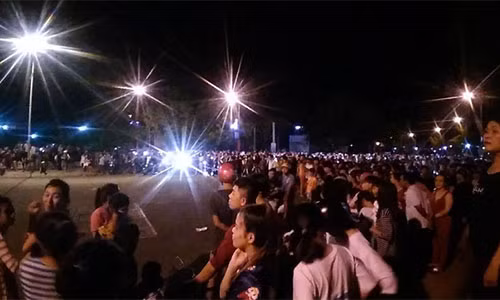 Hang ngan nguoi tiep tuc gay roi truoc UBND tinh Binh Thuan