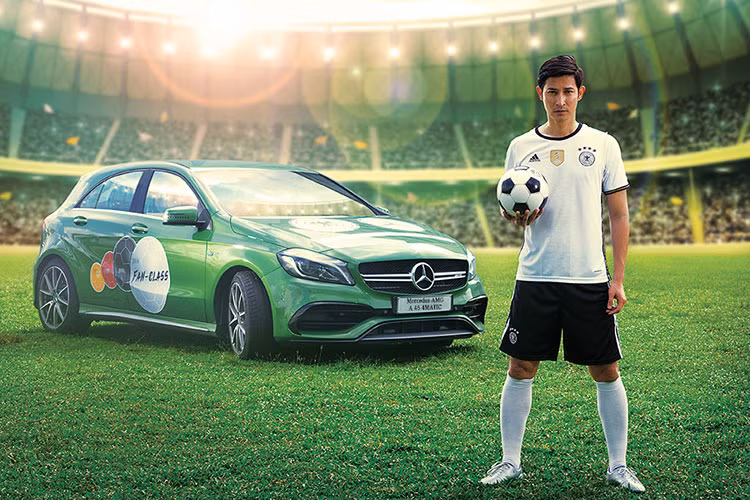 Bản nâng cấp của mẫu xe Mercedes-Benz AMG A 45 4MATIC 2016 với một số cải tiến gia tăng tiện ích, đặc biệt là việc nó được tăng thêm sức mạnh và cải thiện hiệu năng vận hành. 