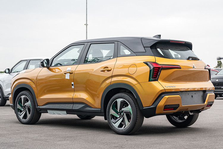 Xe còn có hệ thống vào cua chủ động AYC, camera lùi; đồng thời xe cũng được trang bị động cơ 1.5L hút khí tự nhiên kết hợp với hộp số tự động vô cấp CVT, cho công suất tối đa 103 mã lực tại 6.000 vòng/phút và mô-men xoắn cực đại 141 Nm tại 4.000 vòng/phút.