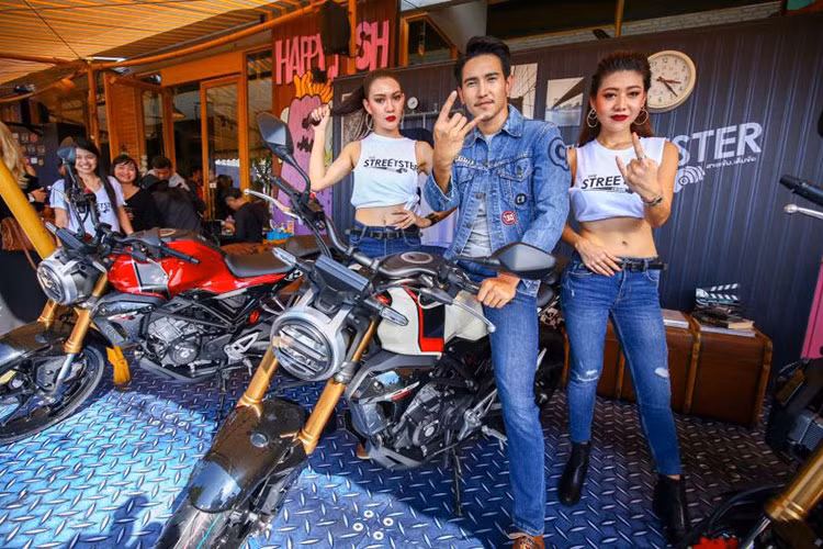 Giá xe Honda CB150R 2019 phiên bản nấng cấp này được bán ra từ khoảng 73 triệu đồng. Hiện chưa có thông tin mẫu xe này sẽ về Việt Nam.