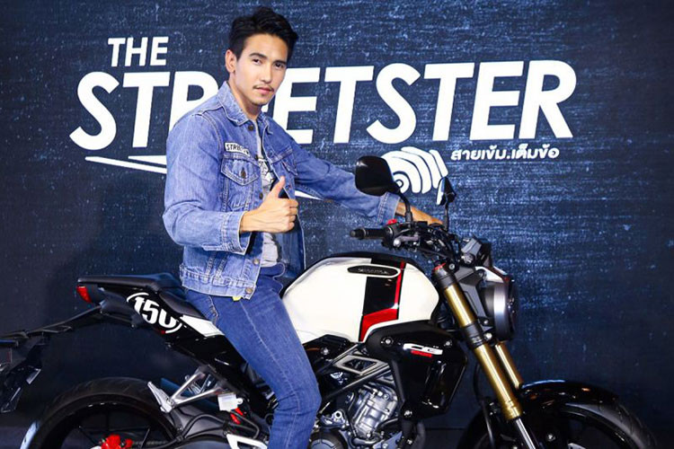 Honda CB150R tại Thái Lan được bán ra thị trường với hai phiên bản là bản tiêu chuẩn và bản ABS. Trong đó, bản tiêu chuẩn có 3 tùy chọn màu là Đỏ Đen, Đen Trắng và Đen; bản ABS gồm hai màu là Đỏ Đen và Đen.