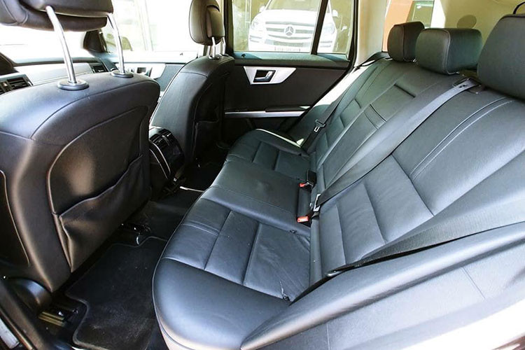 Mặc dù đã sử dụng một thời gian khá dài, tuy nhiên do khá giữ gìn nên nội thật tổng thể của chiếc xe trong bài viết này theo quan sát còn khá mới. Các chi tiết da bên trong xe không có nhiều thay đổi so với nguyên bản.