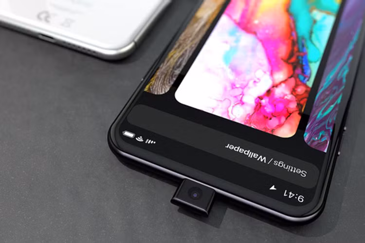 Trong bản concept này, Hasan Kaymak đã hình dung rằng iPhone 11 Pro có tổng cộng 4 camera ở mặt lưng, với các ống kính được xếp trong một mô-đun hình vuông, cùng dải đèn LED bao quanh ở viền ngoài.