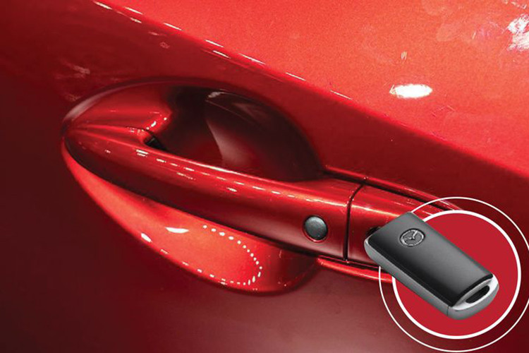 Mọi bản CX-3 tại Việt Nam đều sở hữu động cơ SkyActiv-G 1.5L thế hệ mới (110 Hp/144Nm) dạng hút khí tự nhiên phun xăng trực tiếp với tỉ số nén cao, cùng hộp số tự động 6 cấp. Ngoài ra, mẫu xe được thiết kế khung gầm SkyActiv với hệ thống treo trước McPherson nhẹ và hệ thống treo thanh xoắn phía sau. Đồng thời, cấu trúc thân xe “Skyactiv Body” đặc trưng của Mazda giúp phân tán lực đều khi có tác động lên toàn bộ khung xe, đảm bảo khả năng vận hành tối ưu khi di chuyển. 