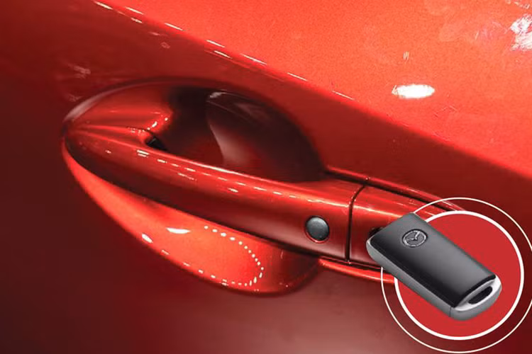 Mọi bản CX-3 tại Việt Nam đều sở hữu động cơ SkyActiv-G 1.5L thế hệ mới (110 Hp/144Nm) dạng hút khí tự nhiên phun xăng trực tiếp với tỉ số nén cao, cùng hộp số tự động 6 cấp. Ngoài ra, mẫu xe được thiết kế khung gầm SkyActiv với hệ thống treo trước McPherson nhẹ và hệ thống treo thanh xoắn phía sau. Đồng thời, cấu trúc thân xe “Skyactiv Body” đặc trưng của Mazda giúp phân tán lực đều khi có tác động lên toàn bộ khung xe, đảm bảo khả năng vận hành tối ưu khi di chuyển. 