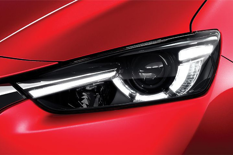 CX-3 được trang bị hệ thống an toàn cao cấp i-Activsense gồm Cảnh báo điểm mù (BSM - Bline Spot Monitoring) &amp; Cảnh báo phương tiện cắt ngang khi lùi (RCTA - Rear Cross Traffic Alert), Cảnh báo lệch làn đường (LDWS - Lane Departure Warning System), Hỗ trợ phanh thông minh trong thành phố (SCBS –F/R - Smart City Brake Support – Front/Rear), Cảnh báo người lái nghỉ ngơi (DAA - Drive Attention Alert). 